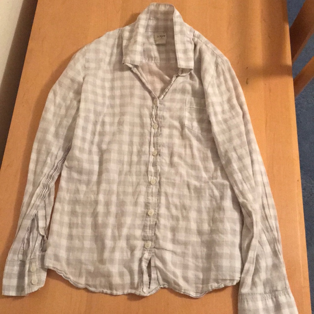 Lightweight checkered button down